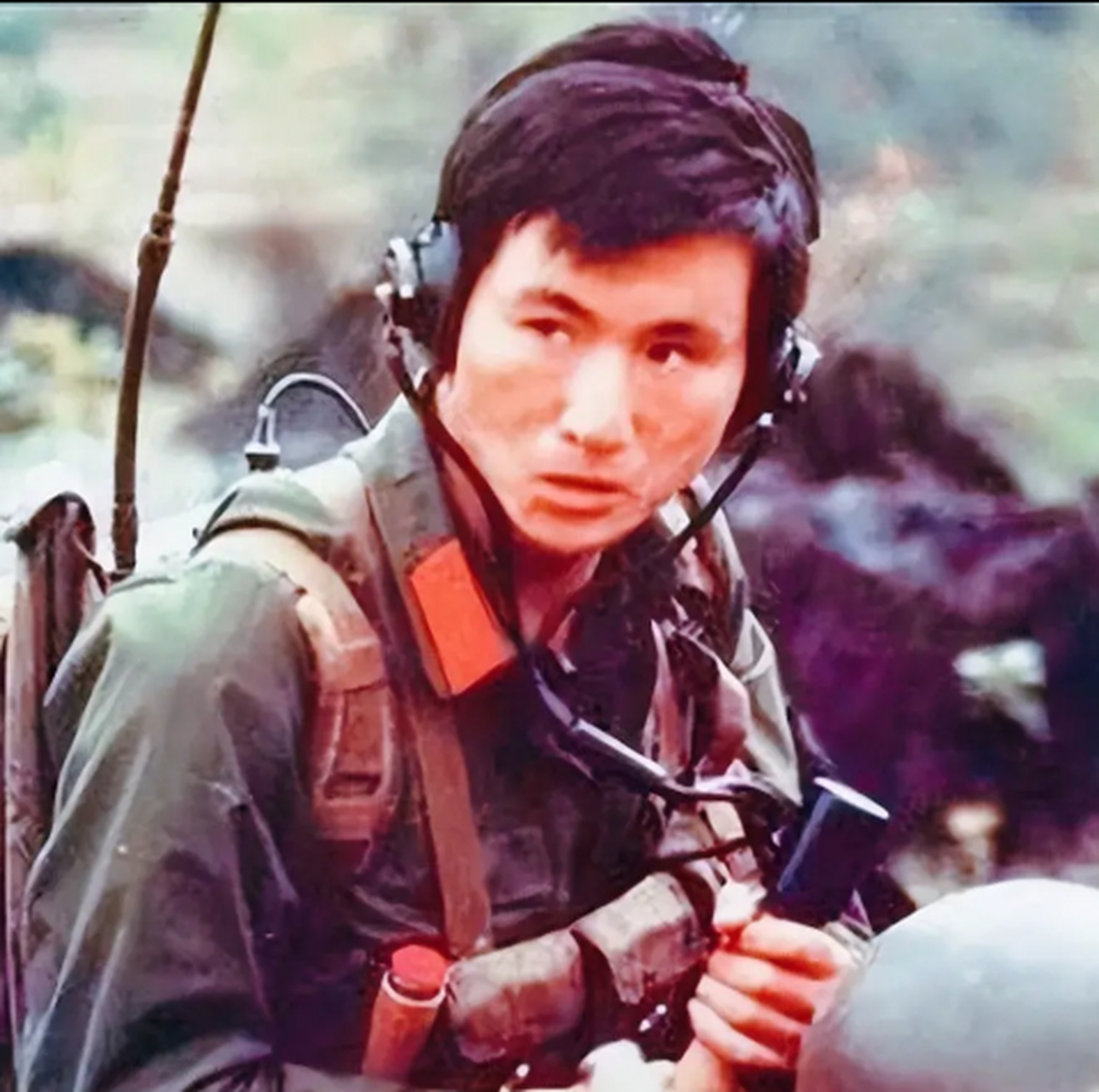 1985年,老山战场上,战士杨启良歼敌18人,转业后却遭恶霸刁难,他大怒:"