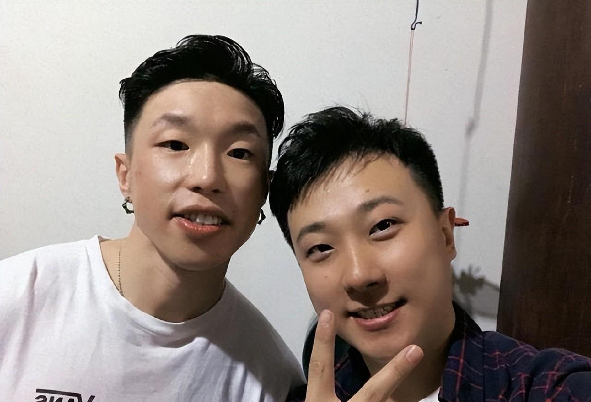 4月7日,德云社鹤字科演员张鹤擎发文,用作品"挑战"栾云平的一幕引发