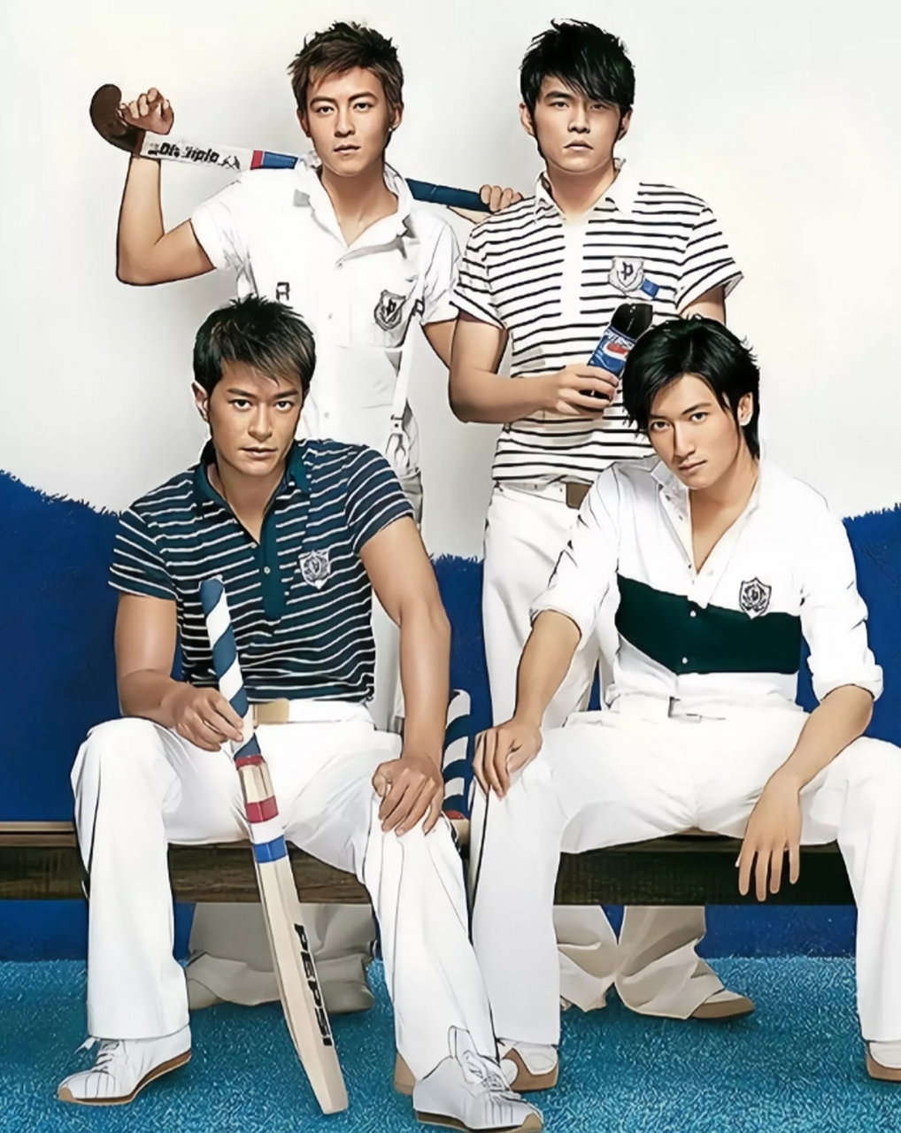 周杰伦并不帅,这是众所皆知的事,但是当他和古天乐,谢霆锋,陈冠希这种