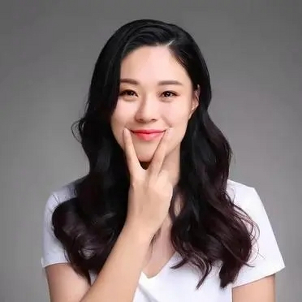 外交部的"冰美人",外交学院毕业,国际上尽显风采,生活中是爱笑女孩