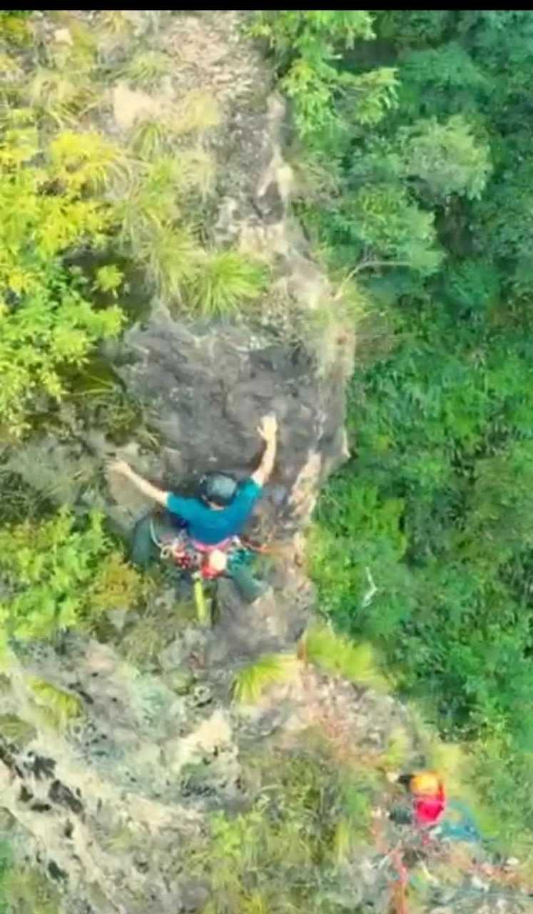 三男三女登三清山图片