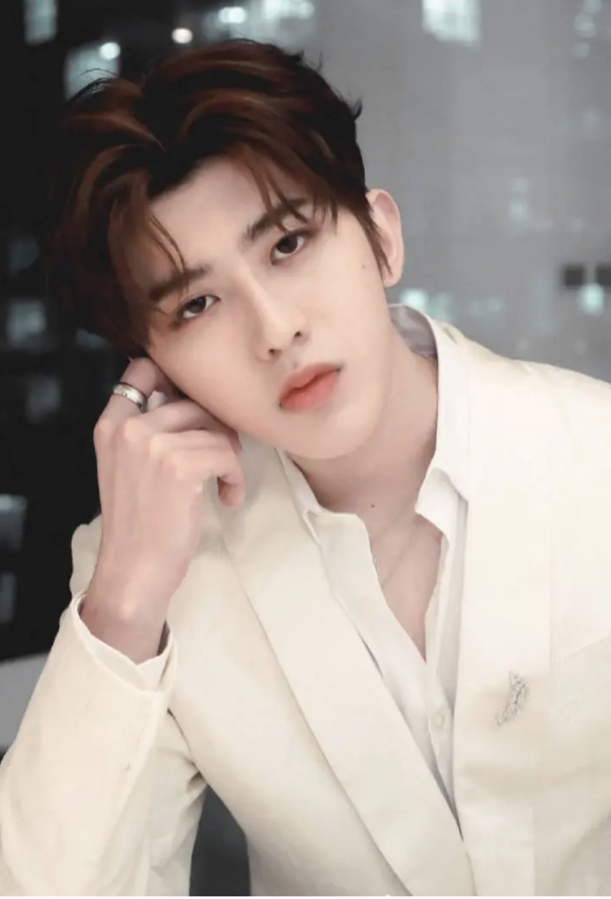 6月26日,蔡徐坤被知名狗仔曝出大瓜之后,立刻引爆热搜.