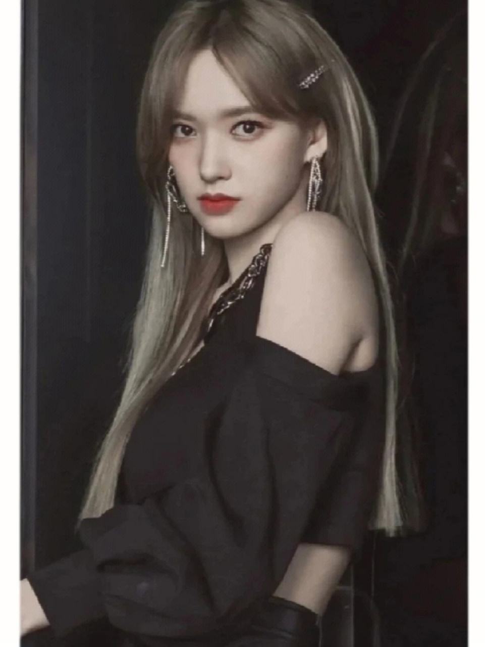 程潇腿骨折也去看了blackpink演唱会,近日网友发现程潇居然也是black