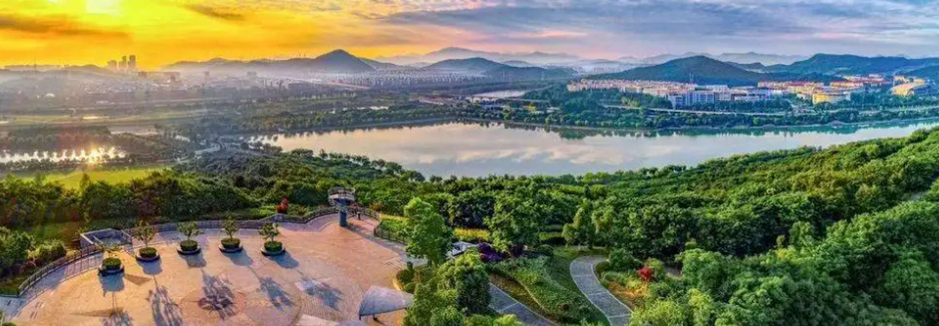 羊山湖公园位于南京市栖霞区仙境路仙境路18号,公园环境不错,有大草坪