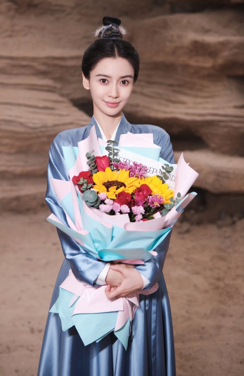 杨颖新剧女扮男装双重身份