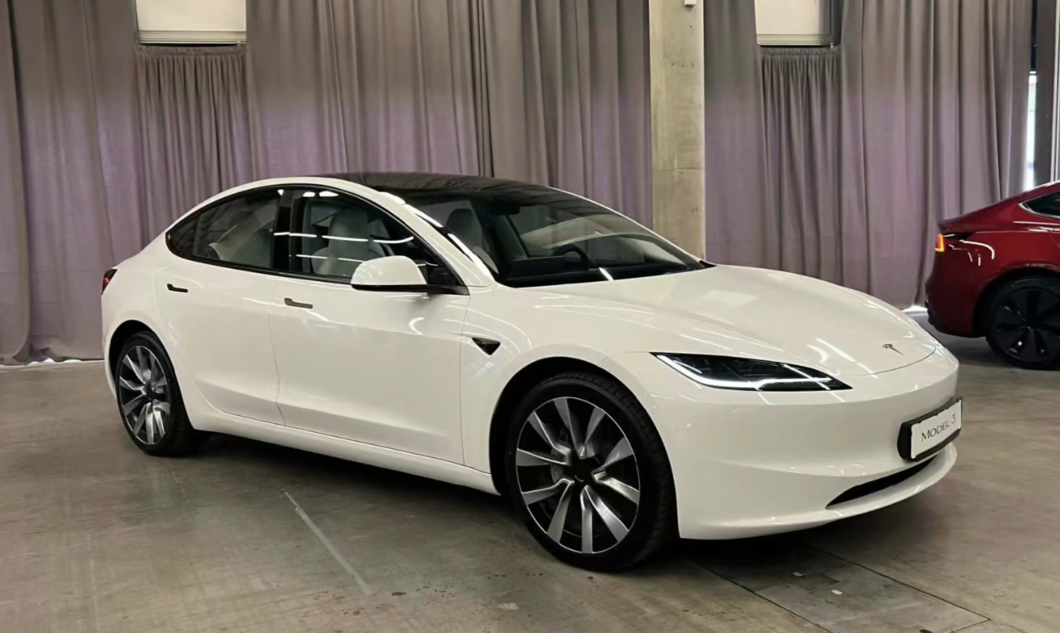 model3焕新版直接开售,卖259900元,长续航版加价36000元  新款的model