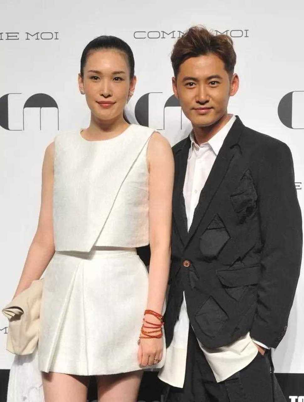 主持人魏巍与妻子佟辰洁合影照![鼓掌]