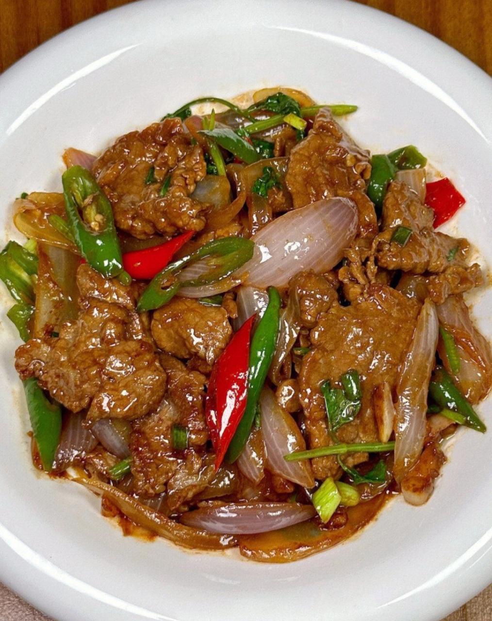 牛肉搭配洋葱一起吃太香啦!香辣可口,全家都爱吃!