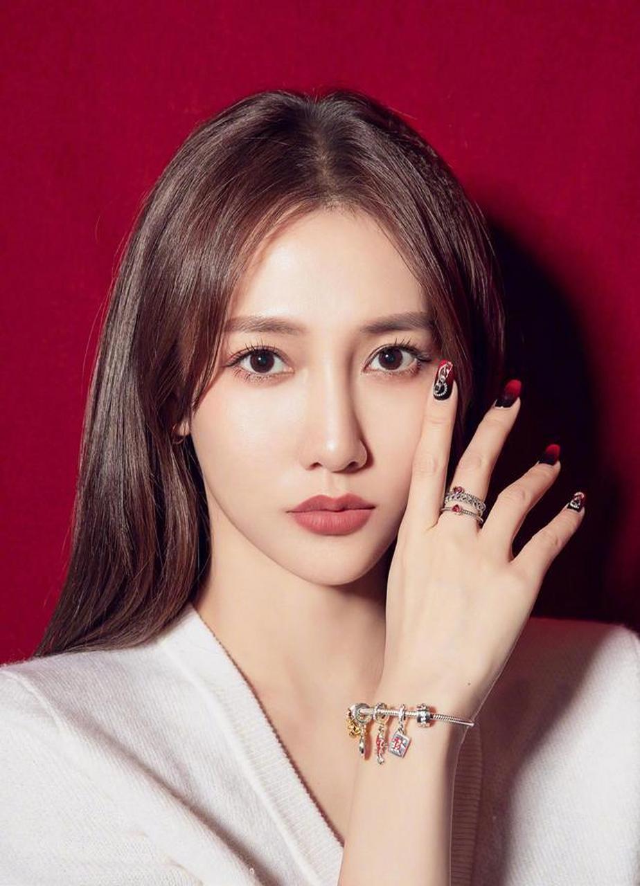 弦子,高贵优雅的美女歌手,轻熟妩媚的气质,太撩人啦