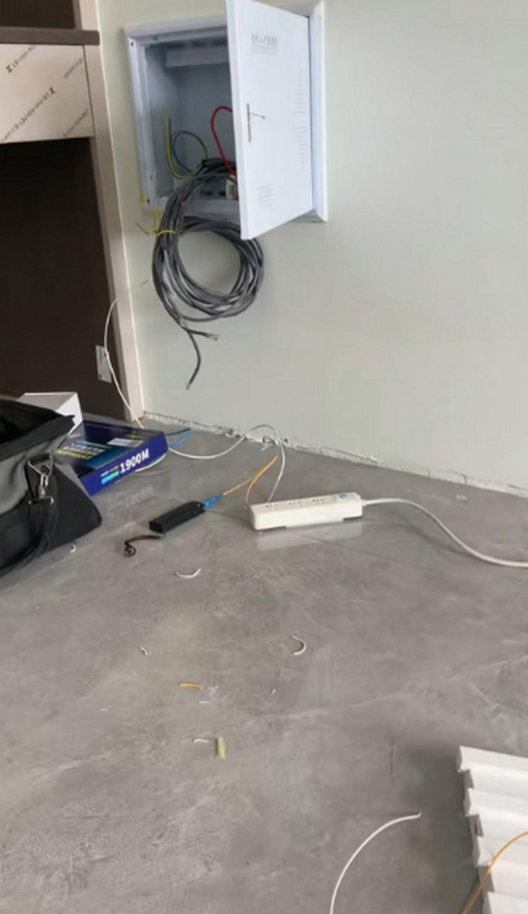 你们有没有发现,装宽带的师傅,装着装着中途为什么会离开一会呢?