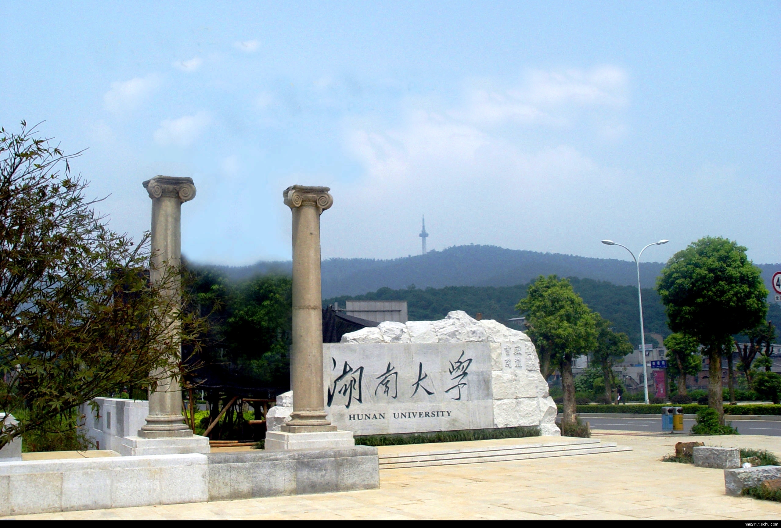 学校简介 湖南大学(hunan university,简称"湖大,坐落于湖南省长沙