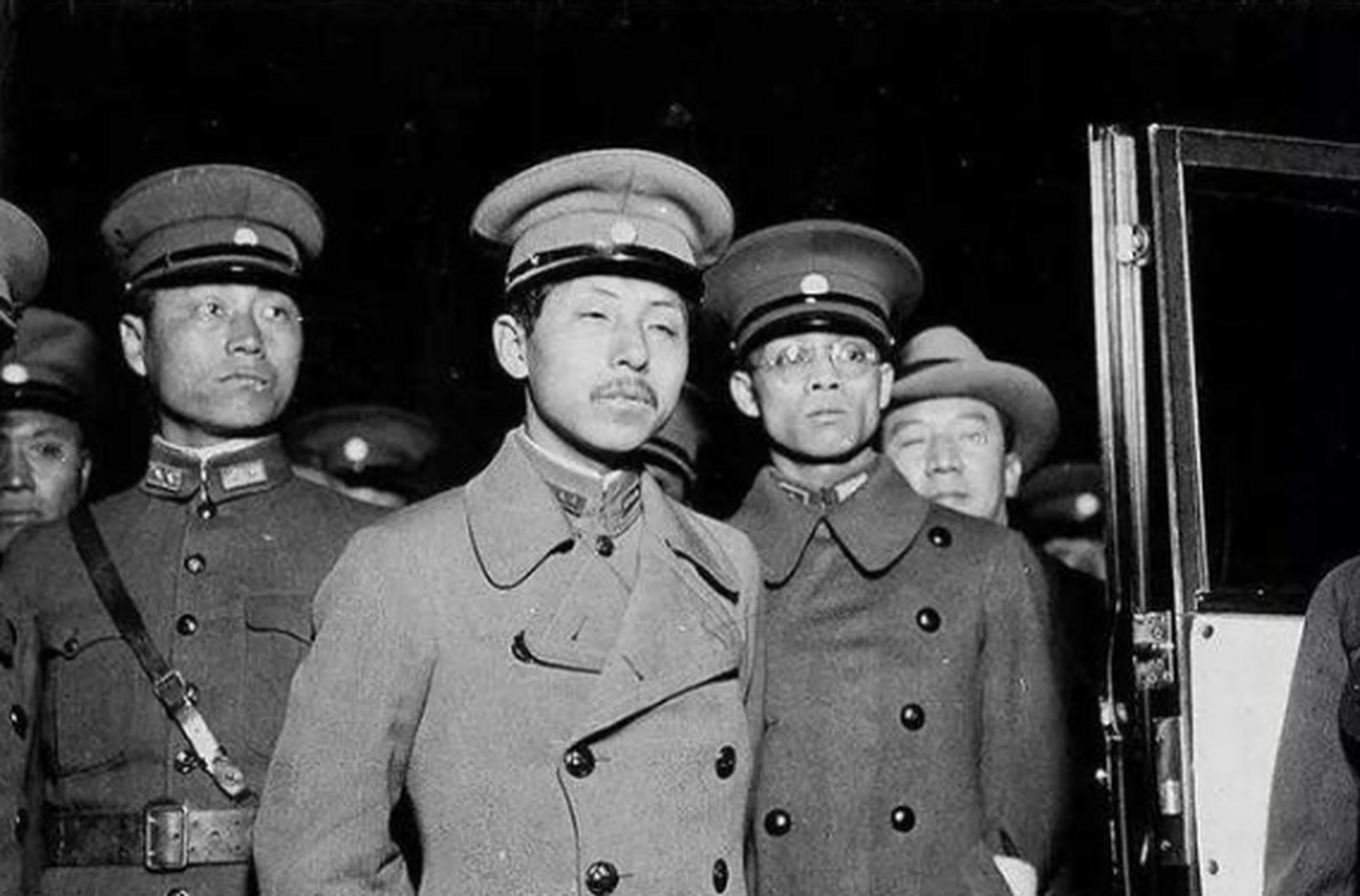 1937年2月2日,东北军少壮派苗剑秋,孙铭九,应德田等人发起兵变 在