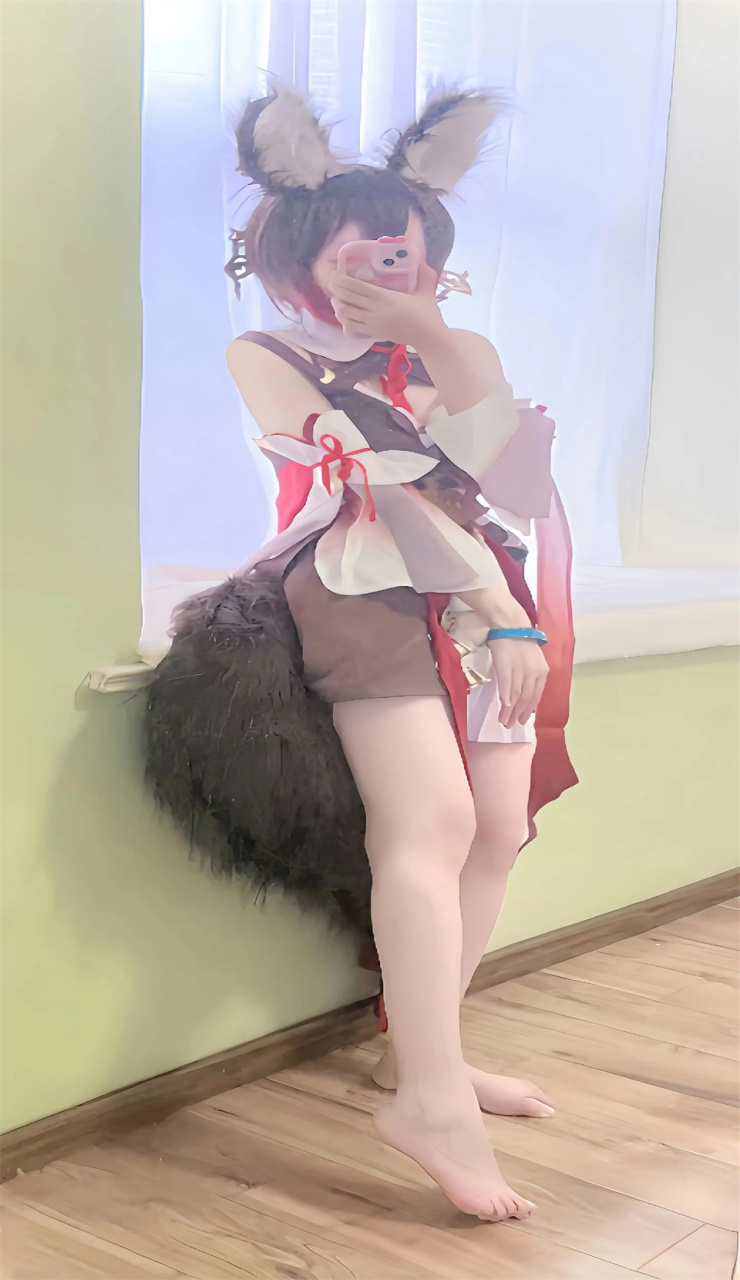 好喜欢这套衣服啊#动漫二次元cos# #美腿玉足# #肤白貌美大长腿