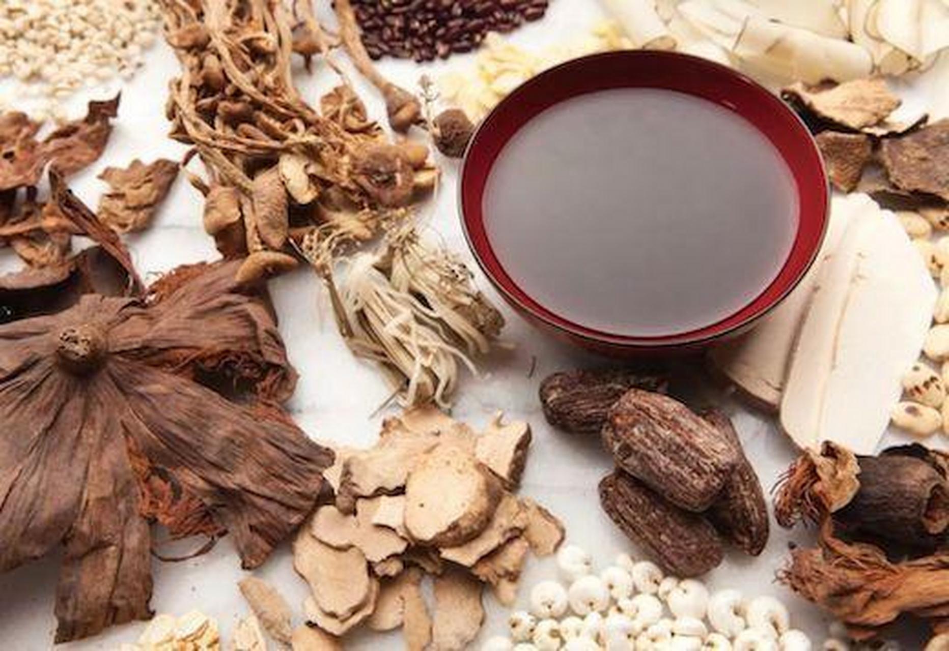 67龙元熄颤汤是由年过七旬的卢老大夫临床近40年经验研究总结而出