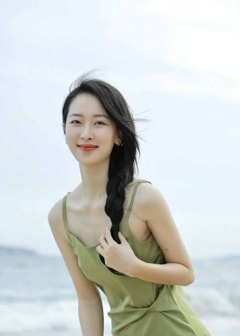 让山东美女何雨虹被众人所知,并获得第24届华鼎奖最佳新锐演员奖提名