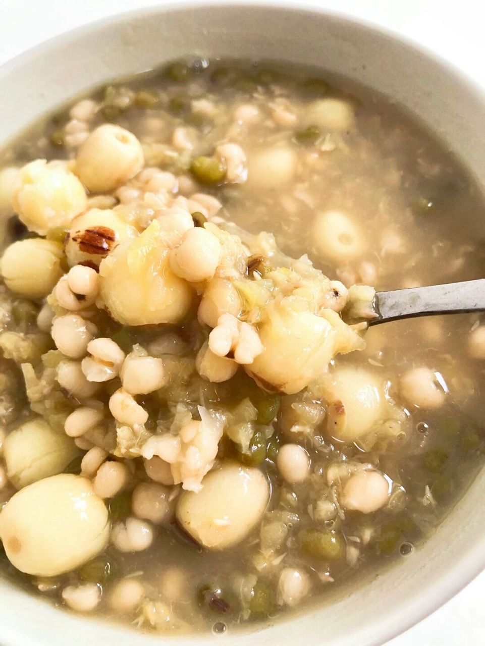 炎炎夏日,一碗薏米莲子绿豆汤喝下真是神清气爽[ok啊] 跟着我做,能喝