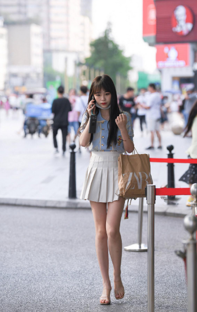 甜度超标的百褶裙小姐姐