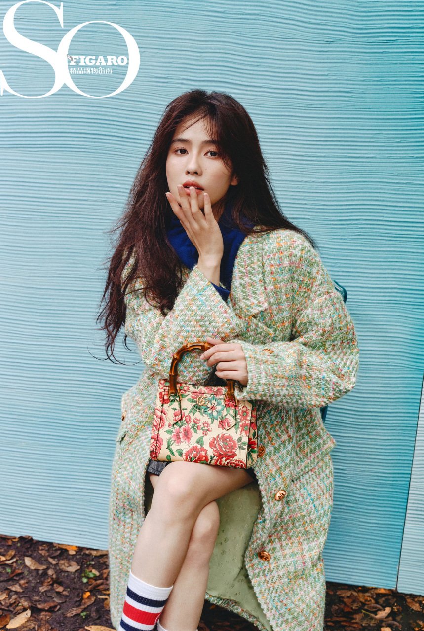 《sofigaro》杂志8月刊封面,身穿古驰七夕情人节特别系列搭配gucci