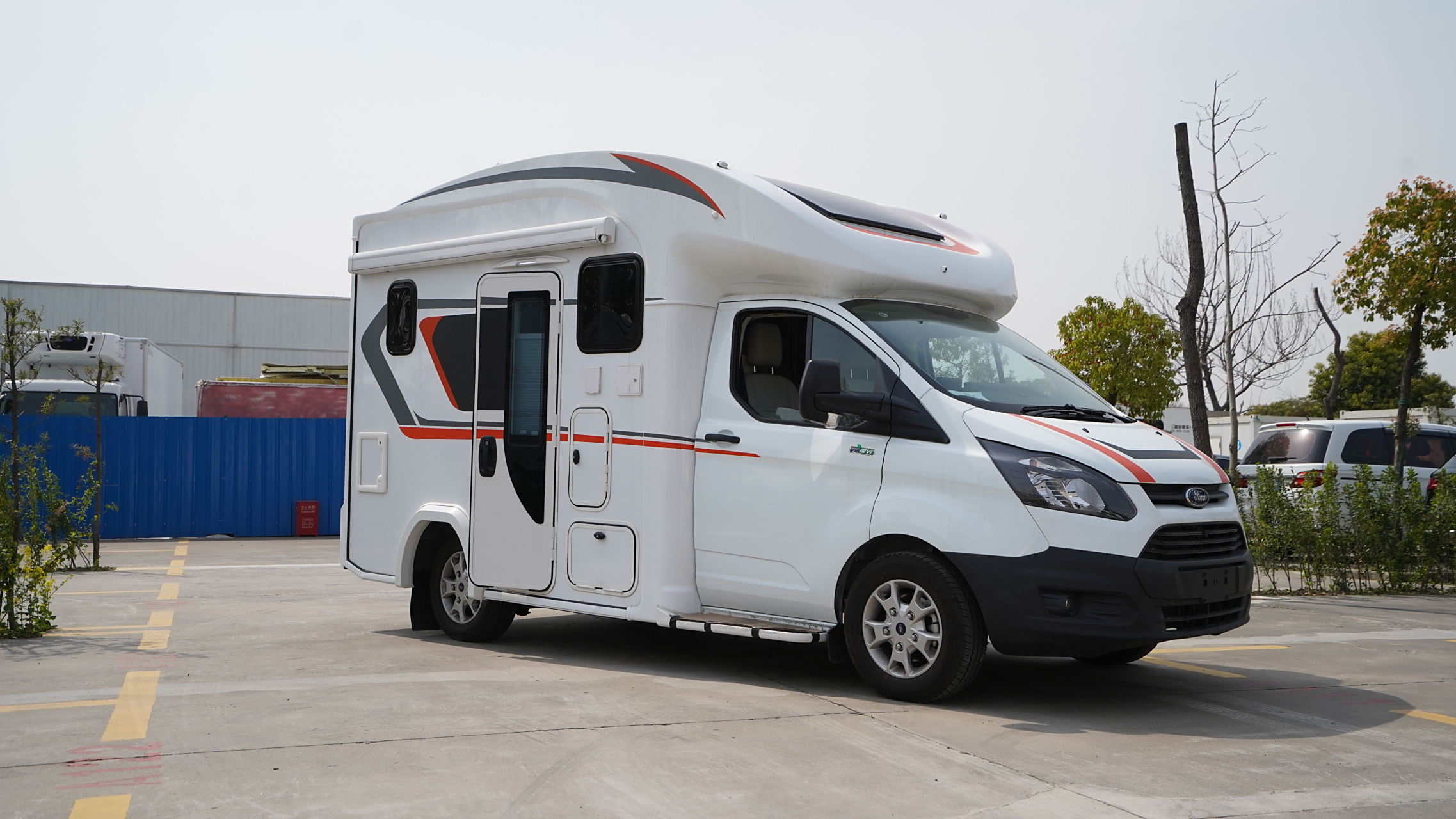 爱旅福特t型房车基于福特v362底盘打造,车身外尺寸5480x2305/2245x