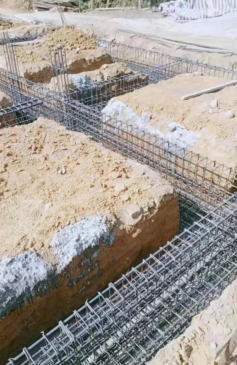 网友:农村盖房子,地基就用这么多钢筋,盖三层楼没问题吧?