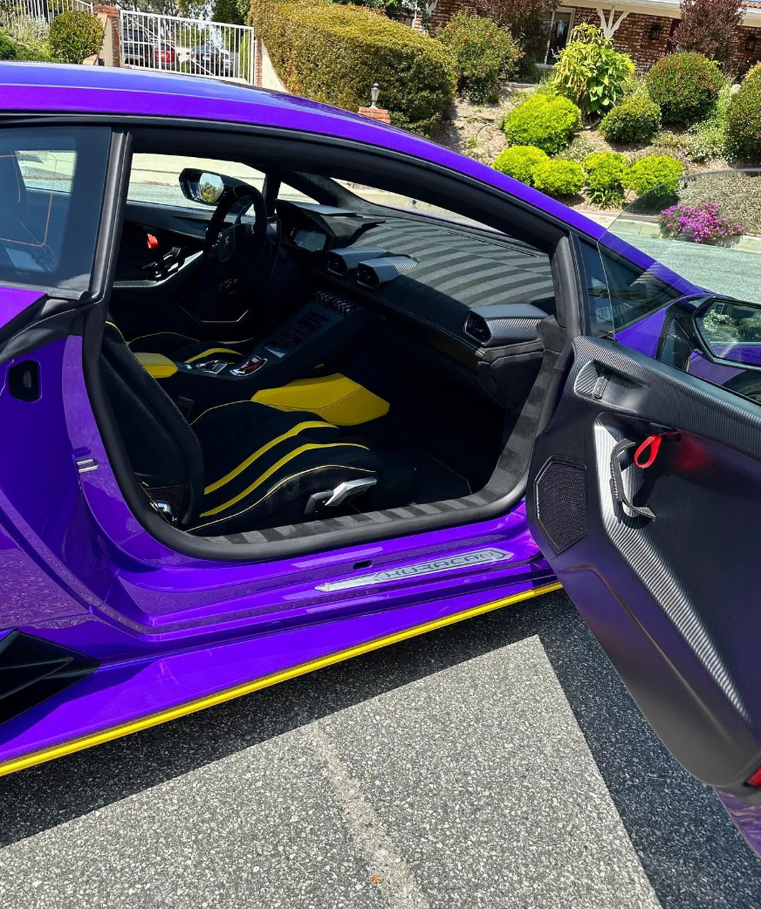 "活力橘色兰博基尼:开在路上,你就是焦点!