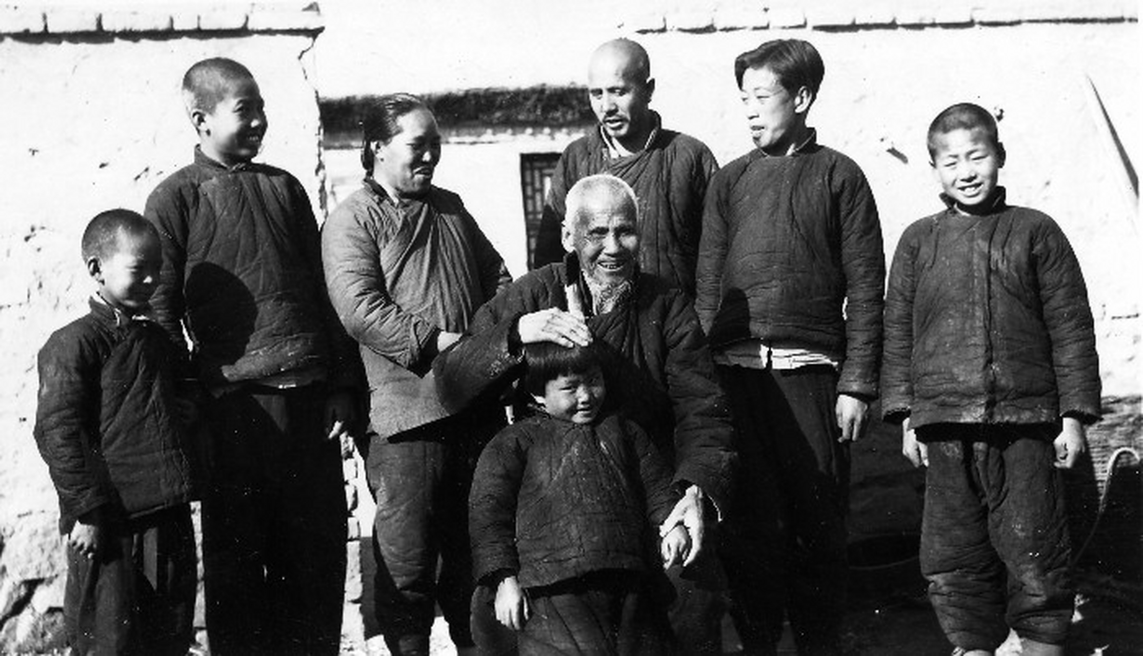 湖北钟祥县关帝乡恶霸地主罗国明,曾杀害农民300多人.