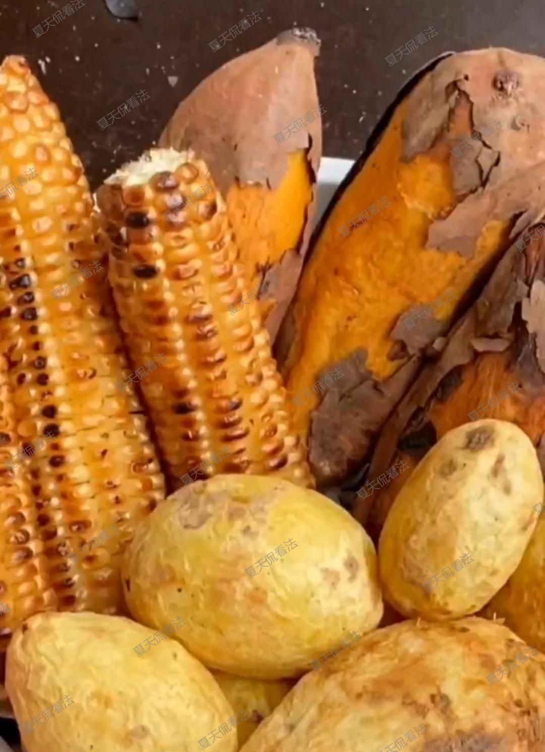 哇塞,这烧玉米真的让我一秒回到童年!