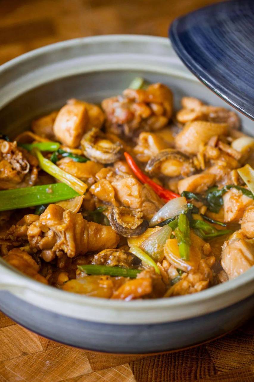 粤式美味,啫啫鲍鱼鸡煲究竟有多勾魂?