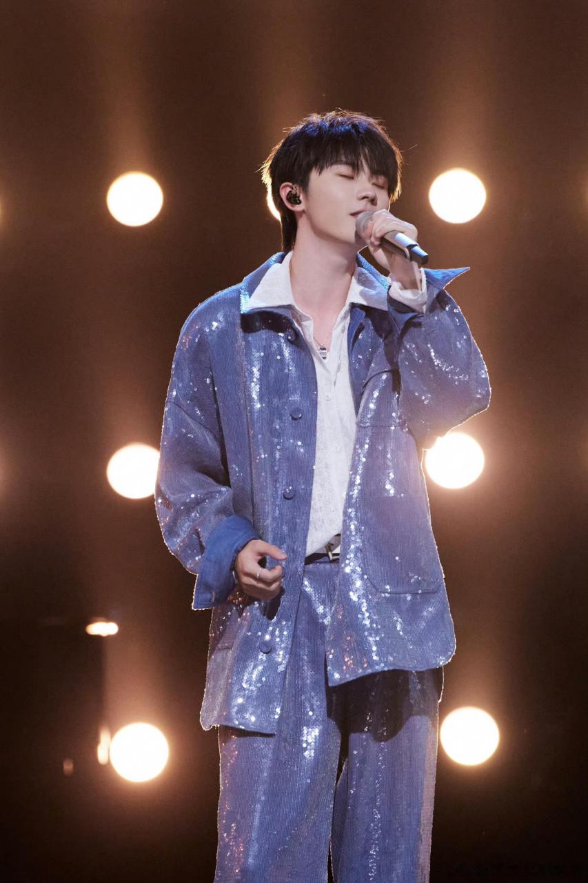 马嘉祺声生不息金曲盛典剧照~两套造型都好帅,期待小马的舞台啊!