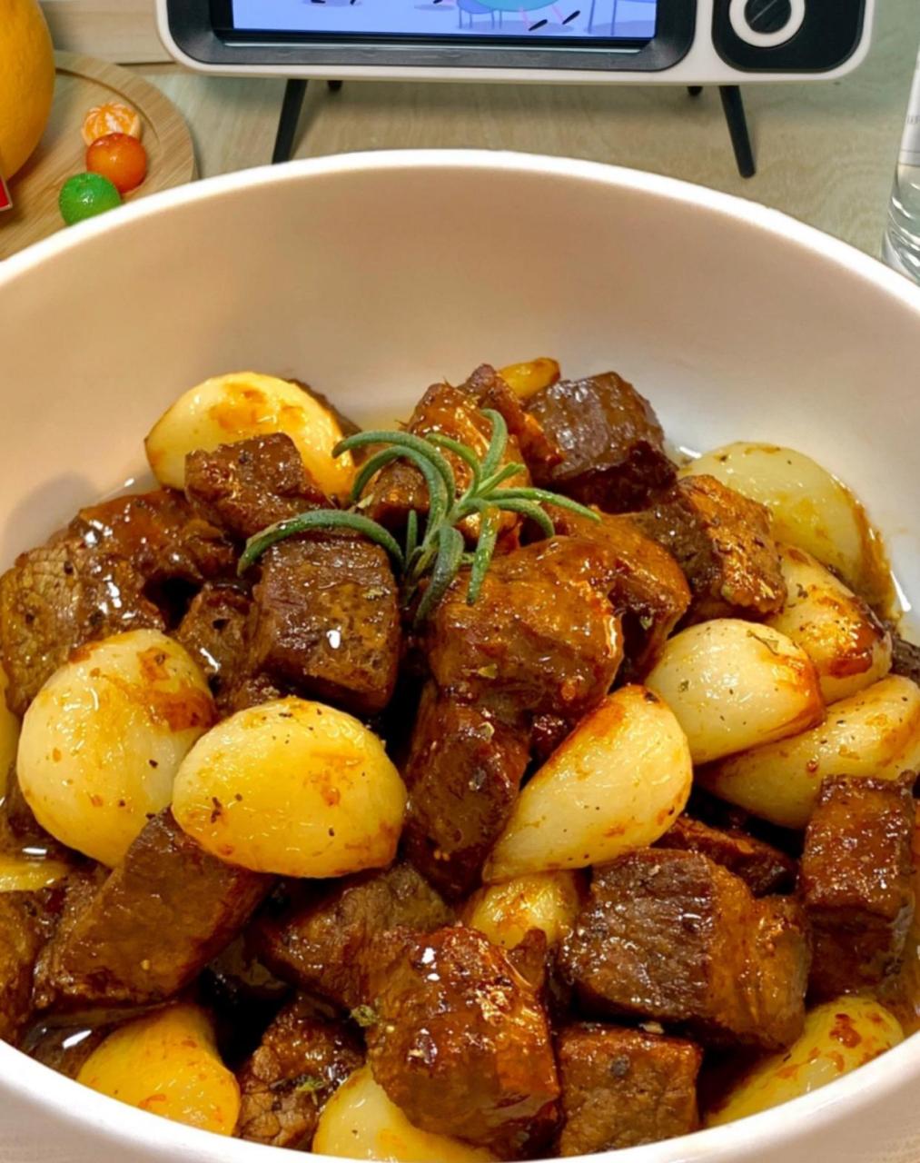 【爆炒牛肉粒黑蒜子】怎么做94 996993食材:250g牛里脊(用