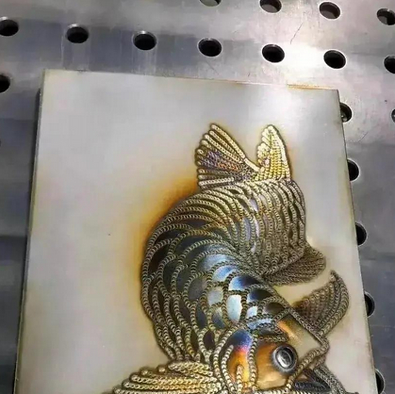 焊成艺术品了,美术生学会焊工后.