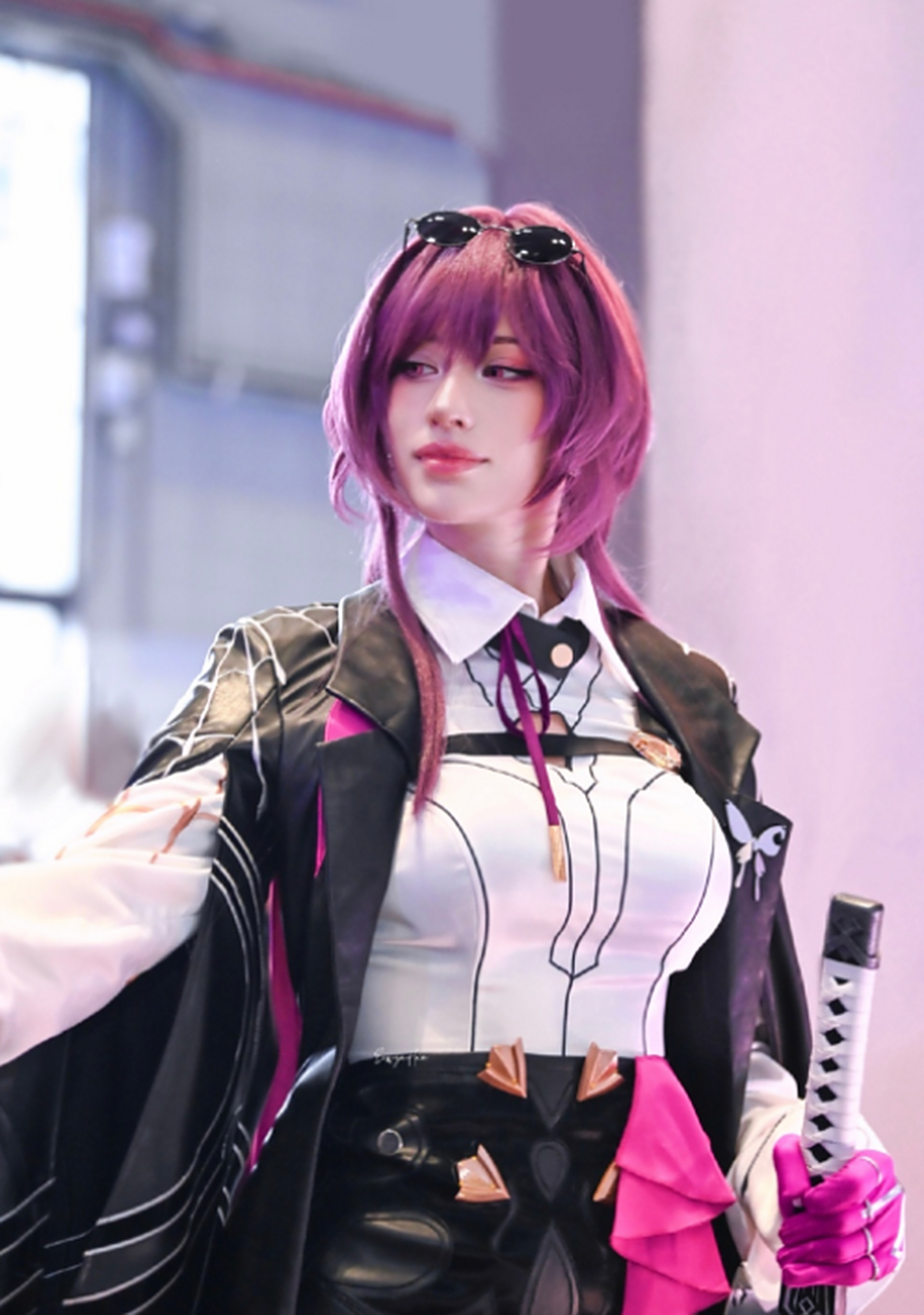 知名coser卡琳娜近日因丈夫意外溺亡而上热搜,她老公仲尼也是知名网红