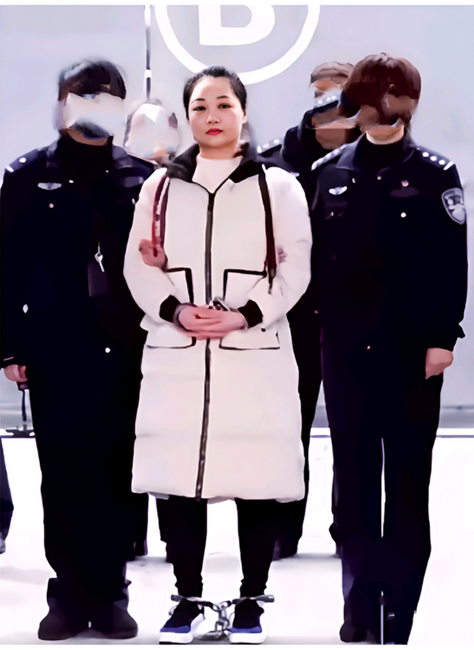 2019年,湘潭宣判大会,31岁的谭玉叶被判处死刑,这个长相端庄的女孩