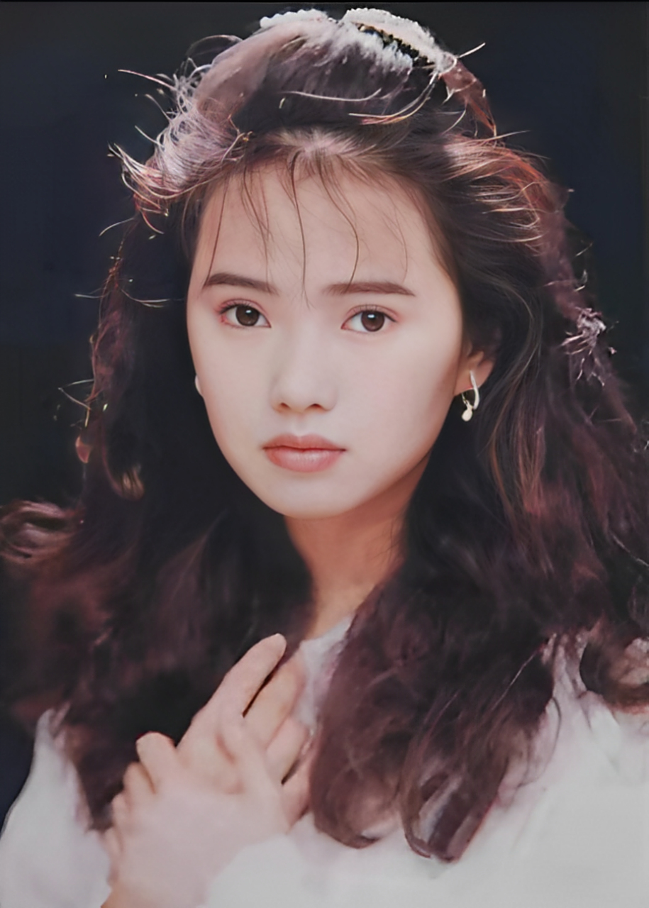 由于种种原因,伊能静成了富豪的地下情人.