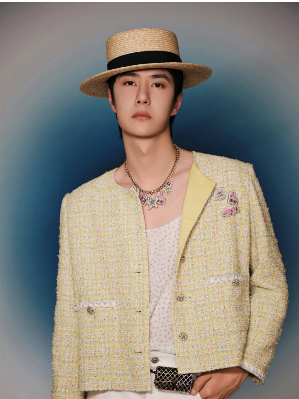 好贵气的香家小王子  王一博身着chanel 2024早春系列的服装亮相gq