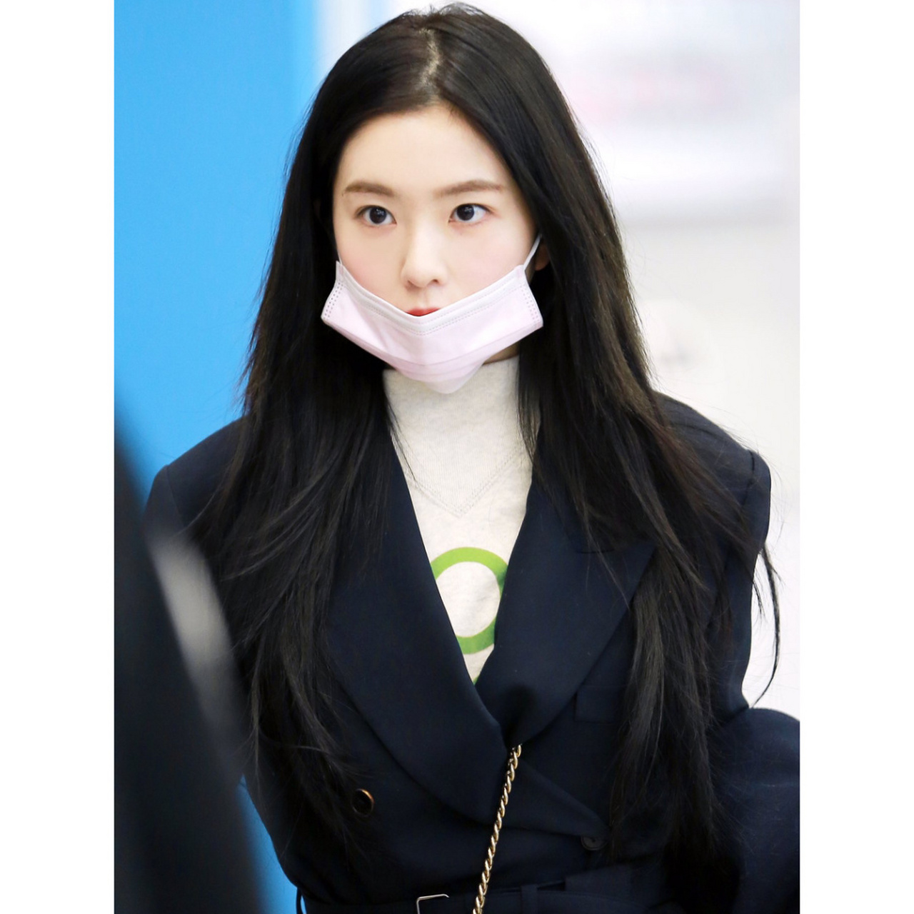 每日穿搭 irene裴珠泫日常生活私服穿搭分享 外套|普拉达 prada 包包