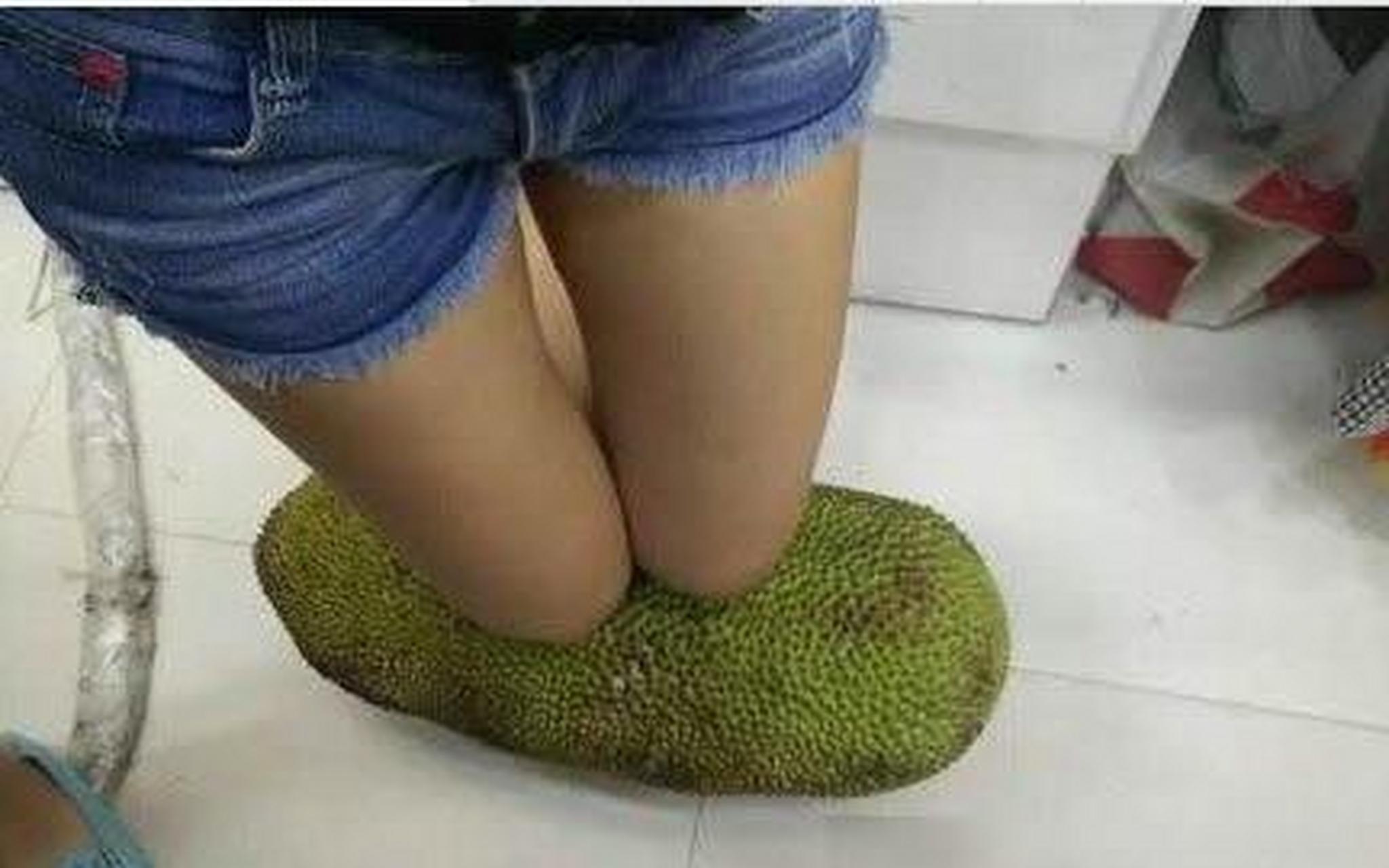 女朋友又回家晚了,我罚她跪榴莲,大家说合不合理