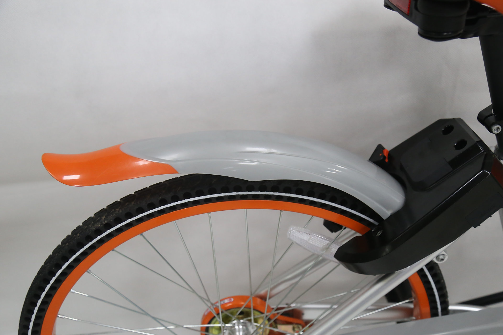 这种常在共享单车上能见到的蜂窝免充气轮胎有哪些好处你都知道吗?