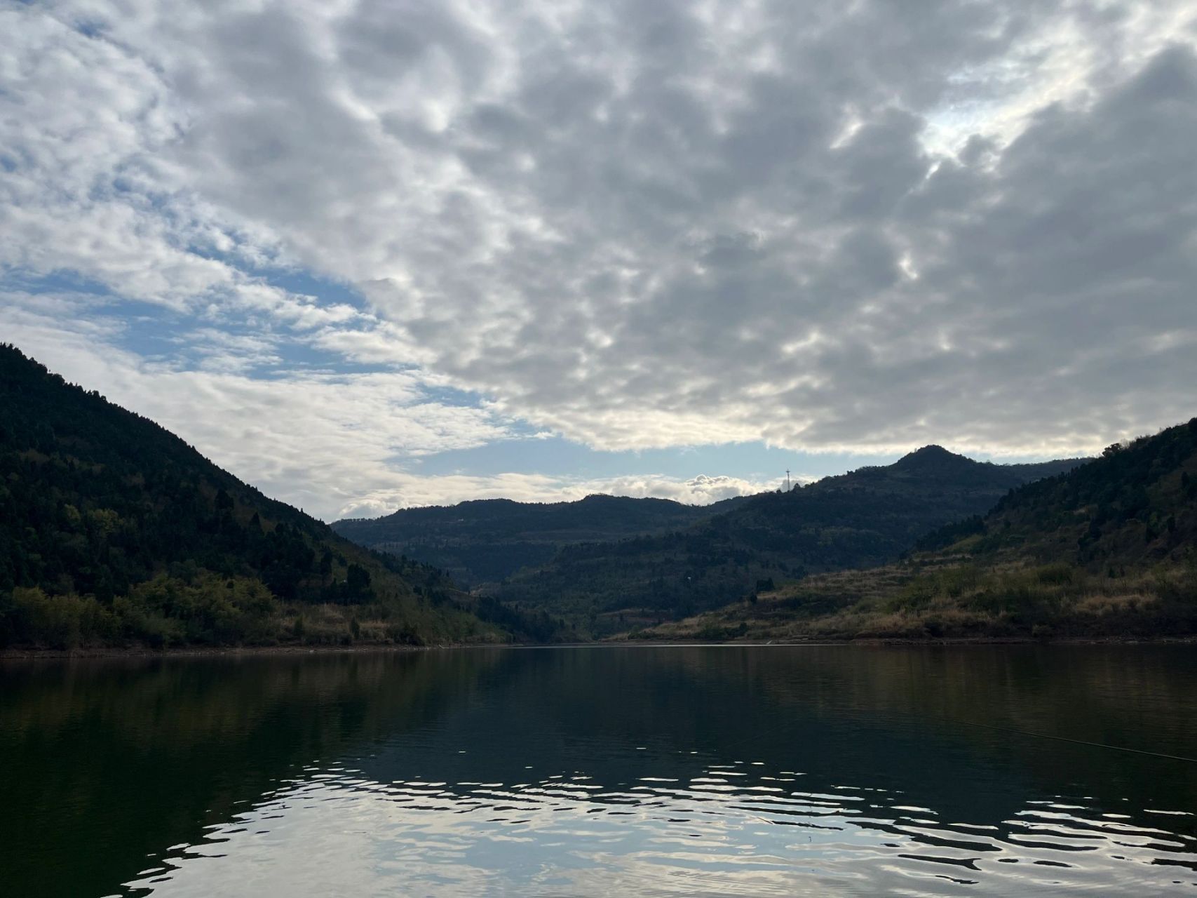 團結水庫釣魚露營 團結今年週末人真的超多, 去晚了根本沒位置, 還好