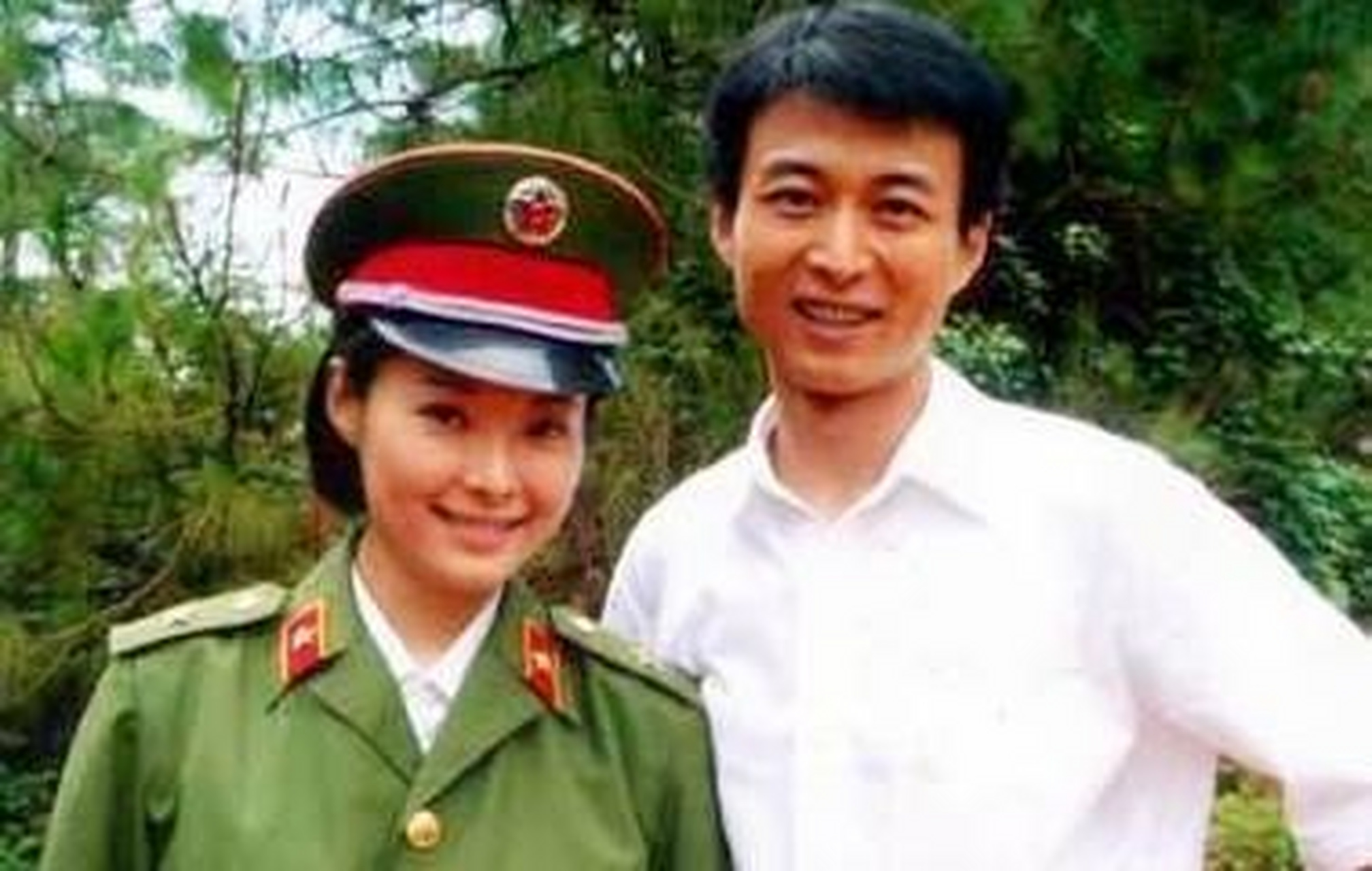 徐威可能是真的喜欢着袁立这个小女友,真的等了十年多的时间,只是袁立