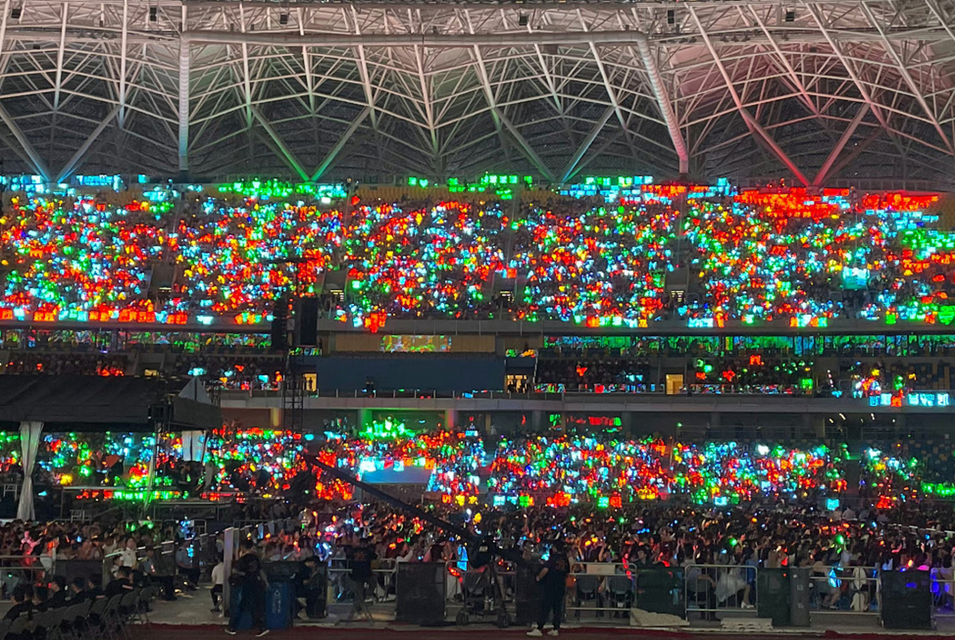 tfboys10周年演唱会,场内粉丝的应援给力不?