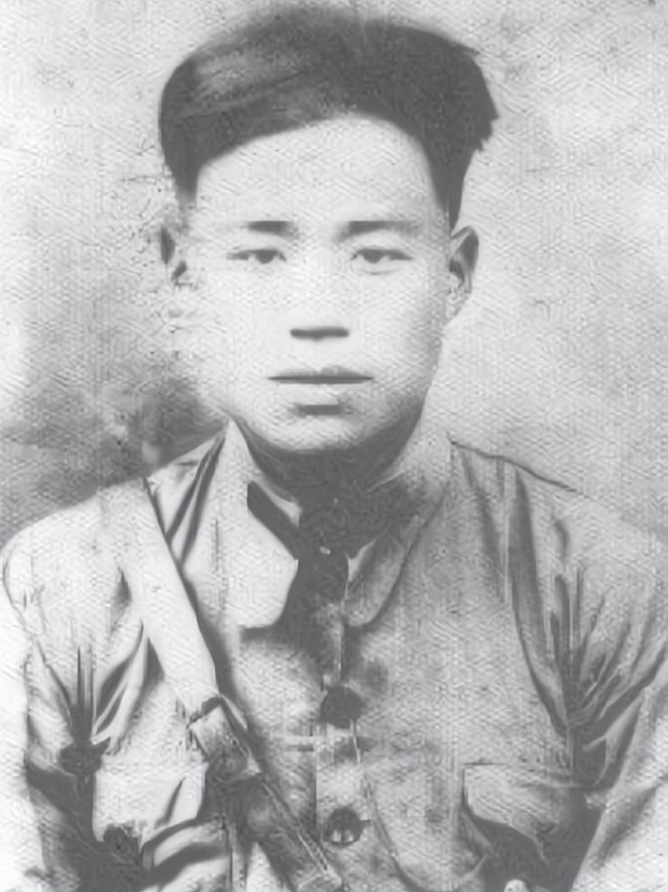 1964年,王近山娶了比自己小20多岁的保姆黄慎荣,这个消息让他的妻子