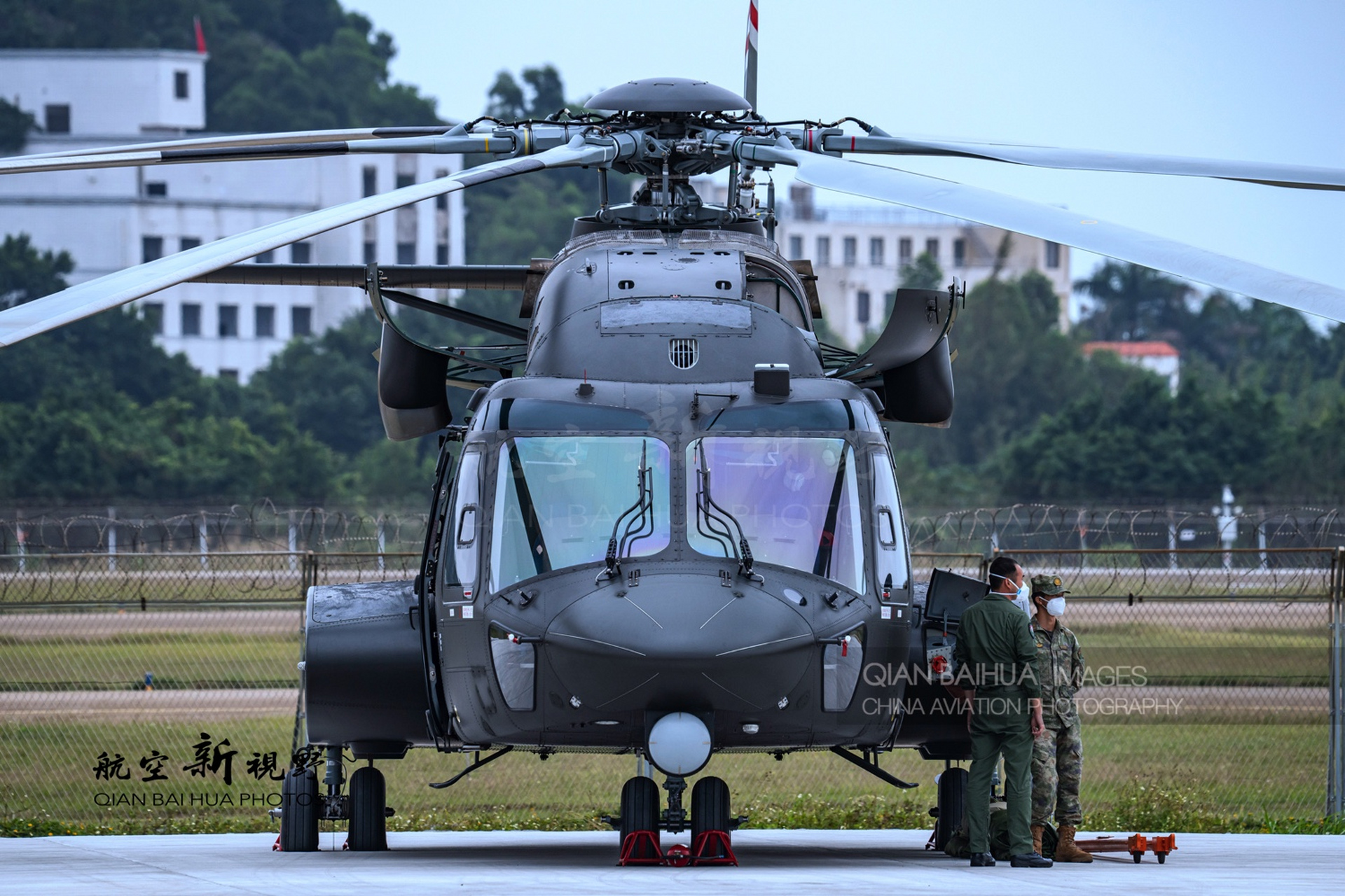 国产直-8l直升机,相比于传统直-8直升机,图片中的直-8l直升机强太多了