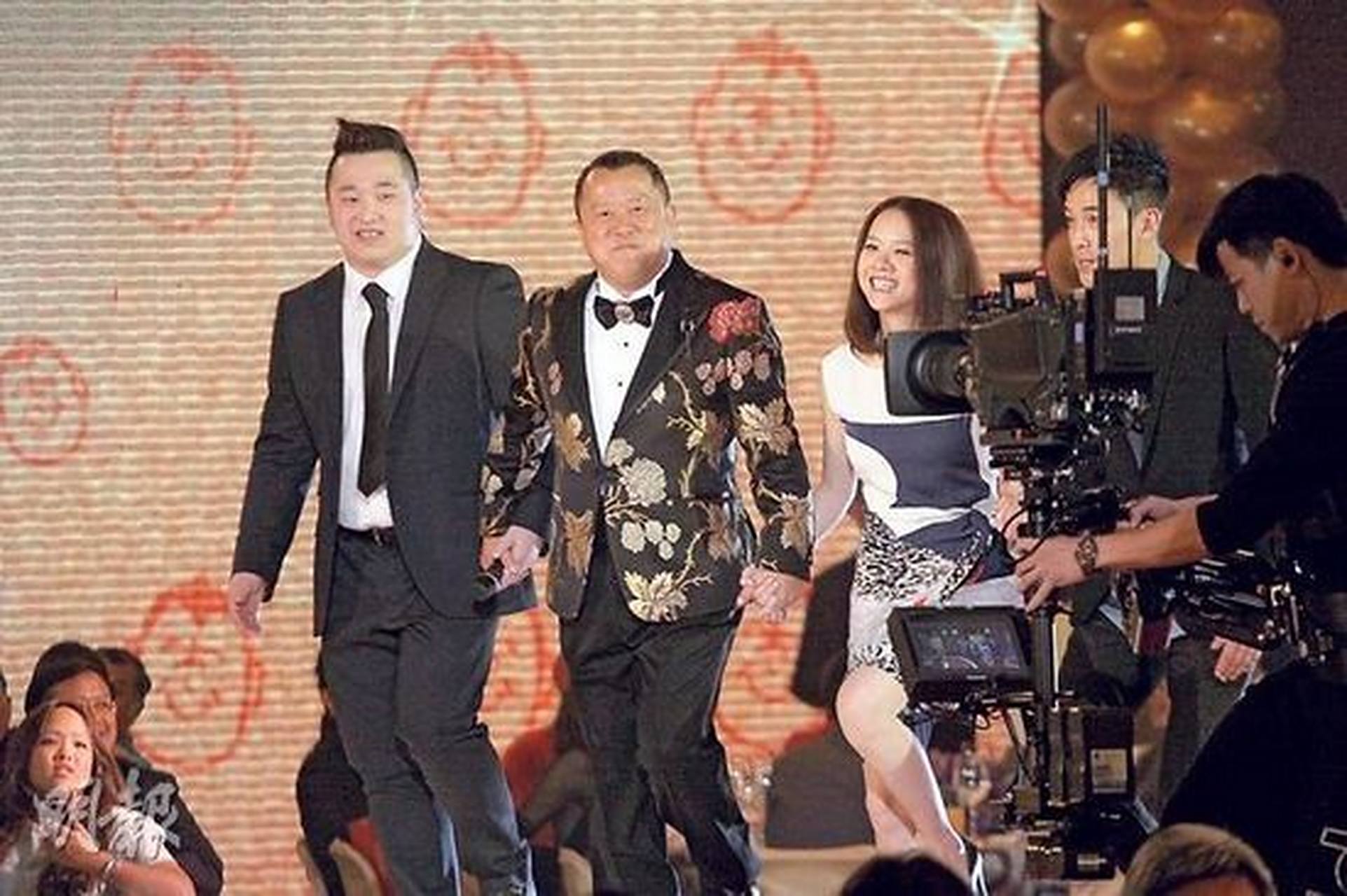 父子俩一个德行,曾志伟小儿子曾国猷被爆出离婚,其前妻大骂丈夫曾国猷