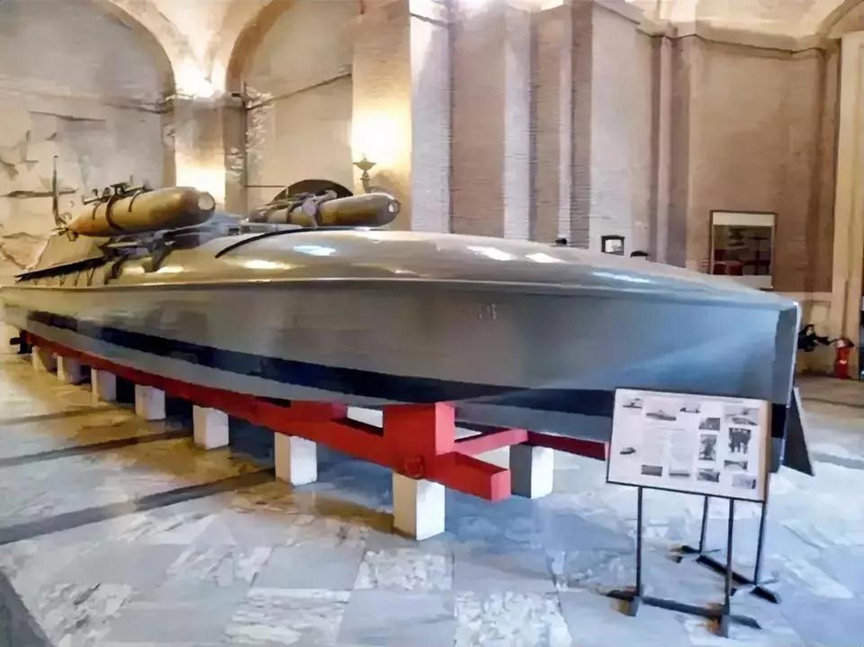 意大利机动鱼雷快艇mas 15于1918年问世.