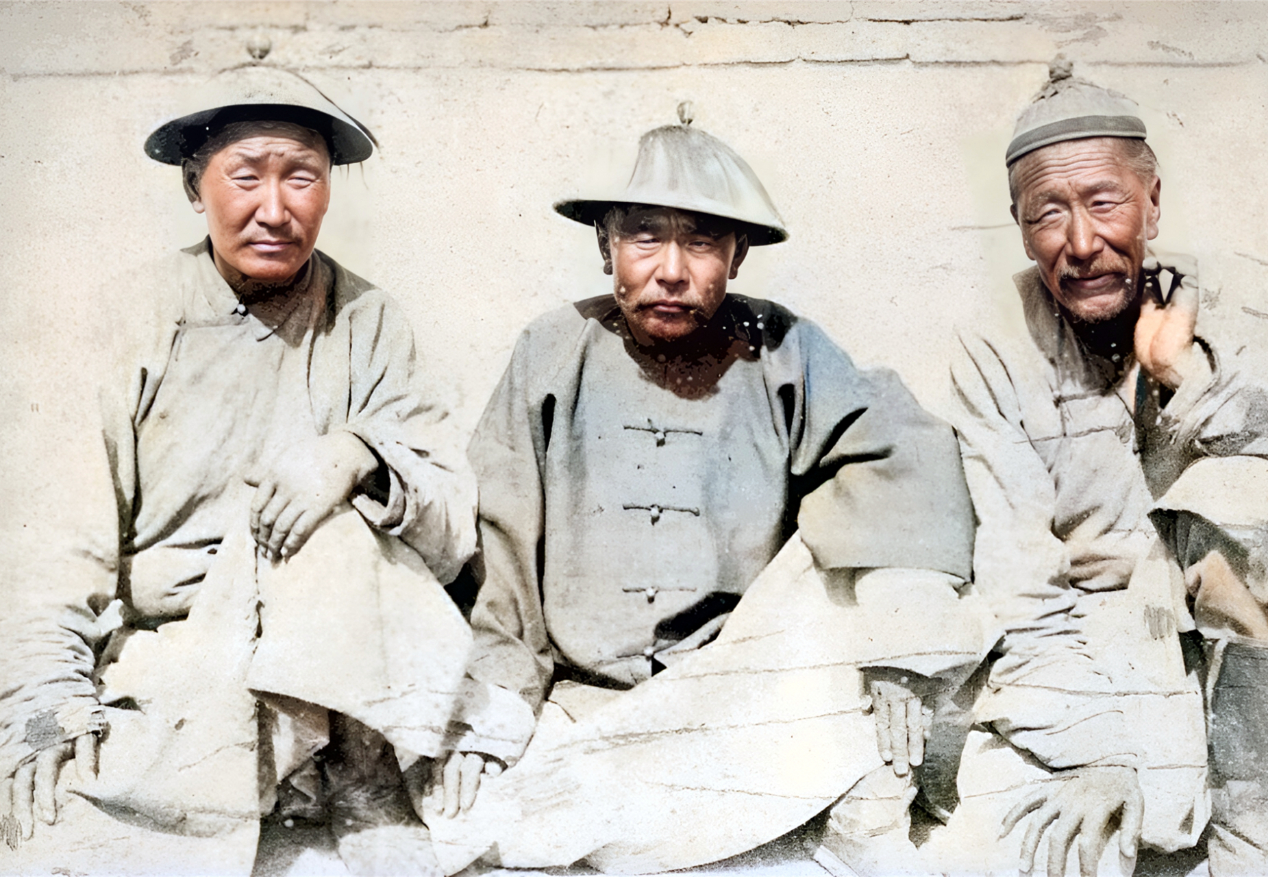 清朝统治者自从征服了蒙古后,蒙古一些部落的统治者对清朝虽然有异心