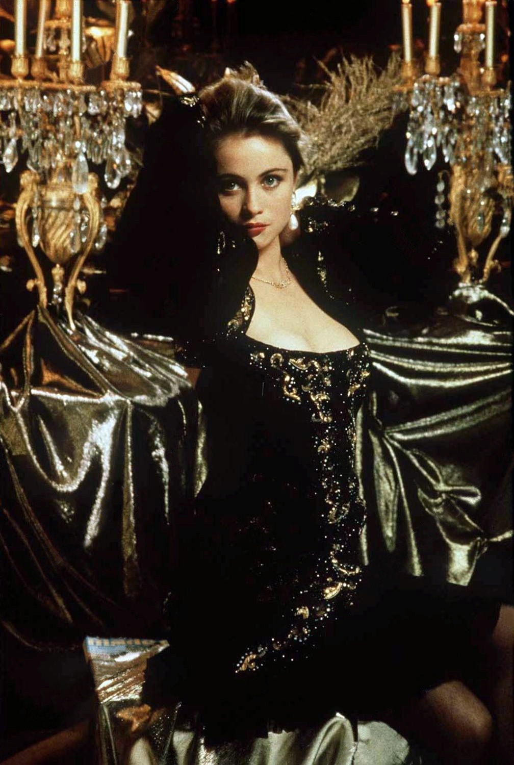 1963年8月14日,艾曼纽·贝阿(emmanuelle beart)生于法国南部的度假