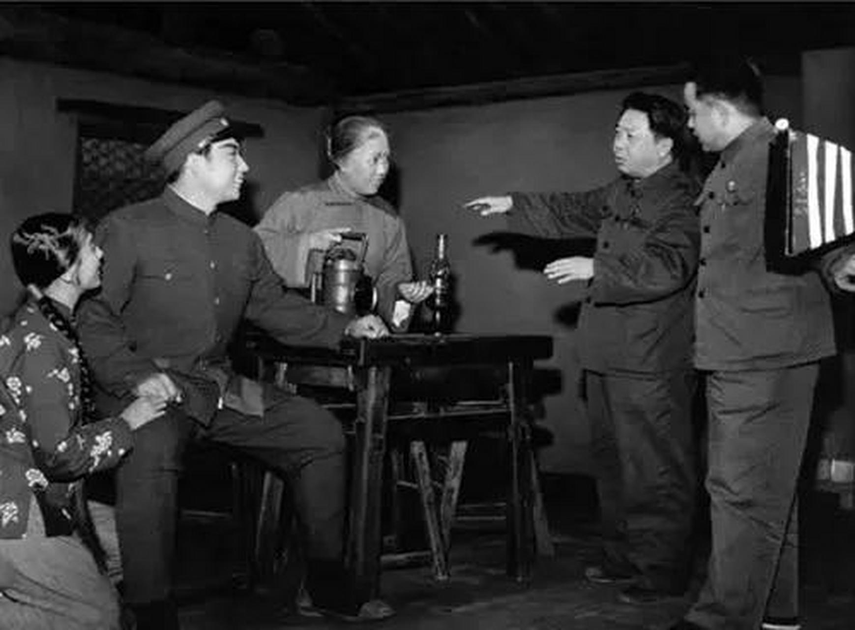 于会泳曾任文化部部长,原来是位非常有才华的文艺工作者.