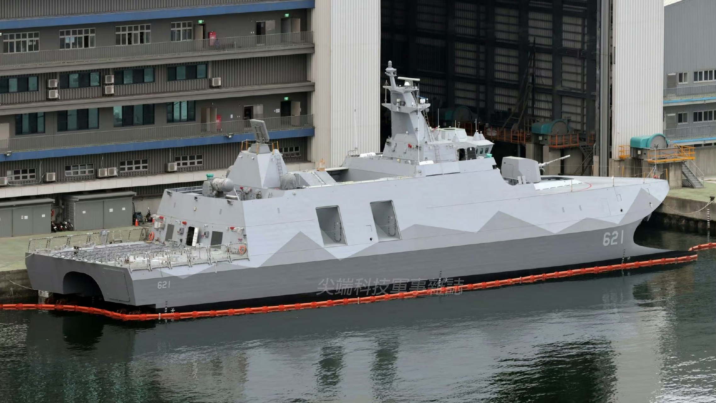 东南某省装备的沱江级导弹舰,注意这型军舰排水量600-700吨,虽然吨位