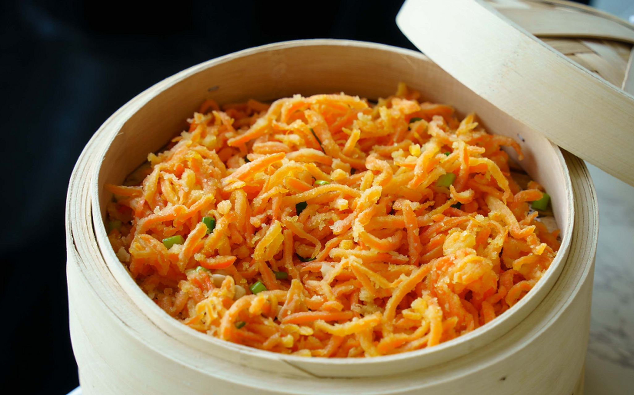 粉蒸胡萝卜这样做,不坨不粘连还香甜软糯,太好吃!